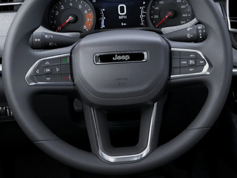 New 2026 Diamond Black Crystal Pearl-Coat Exterior Paint Jeep Latitude image 20