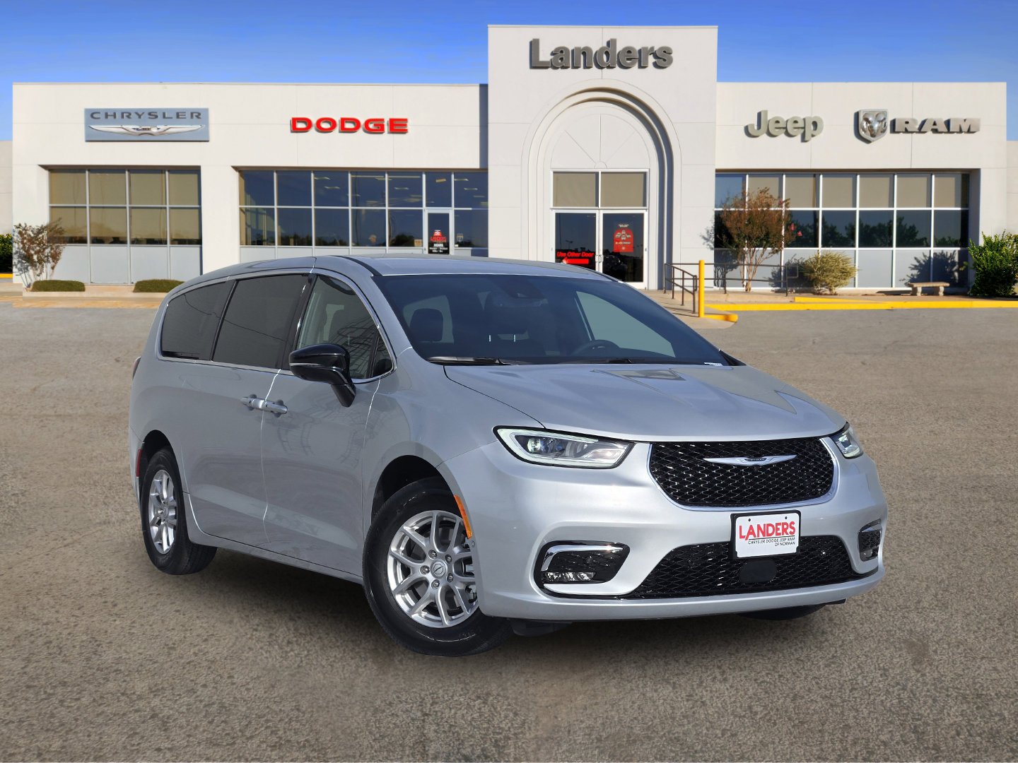 2026 Chrysler Pacifica Select's photo