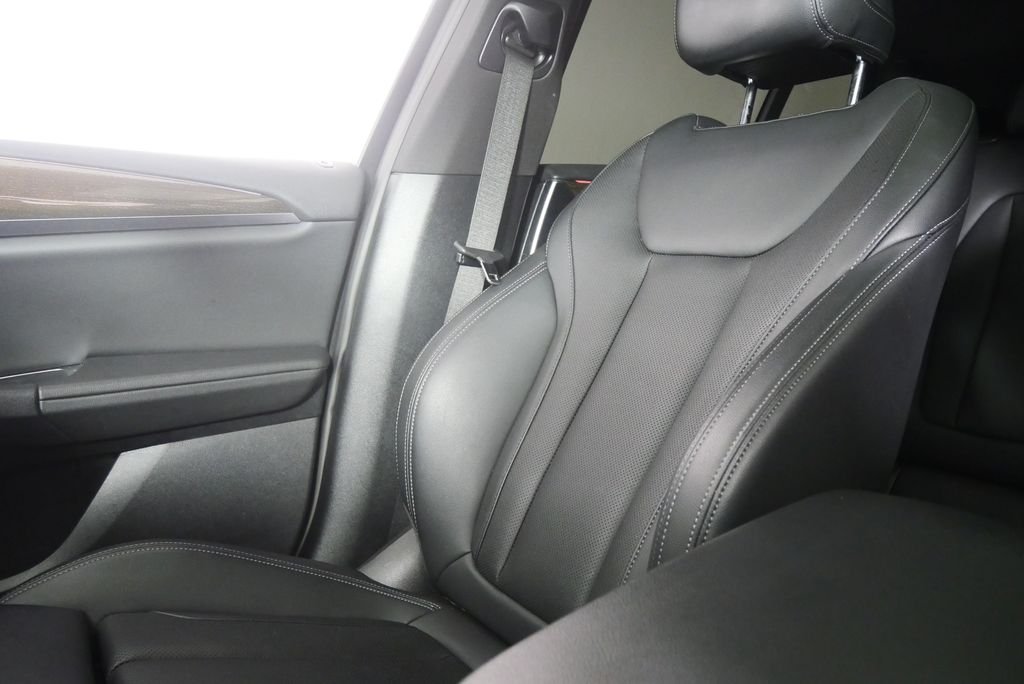 Used 2023 Black Sapphire Metallic BMW xDrive30i image 19