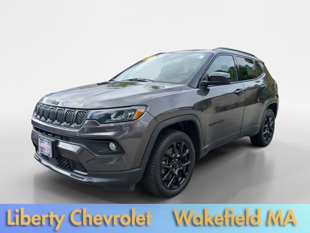 Used 2023 Granite Crystal Metallic Clearcoat Jeep Altitude image 3