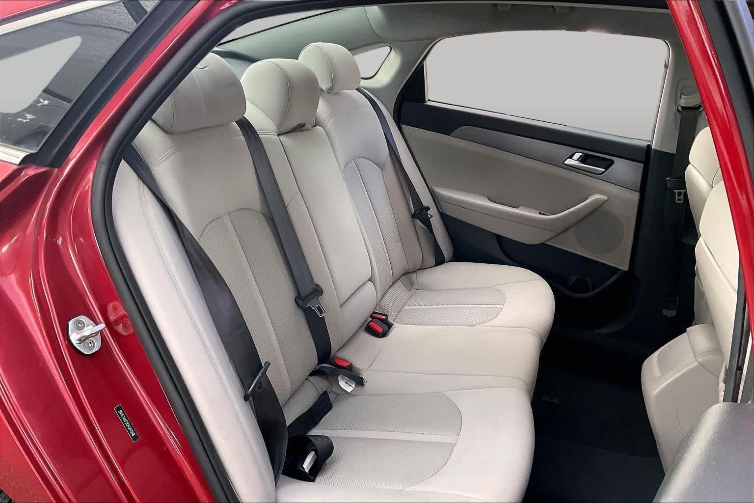 Used 2016 Venetian Red Hyundai 2.4L SE image 20