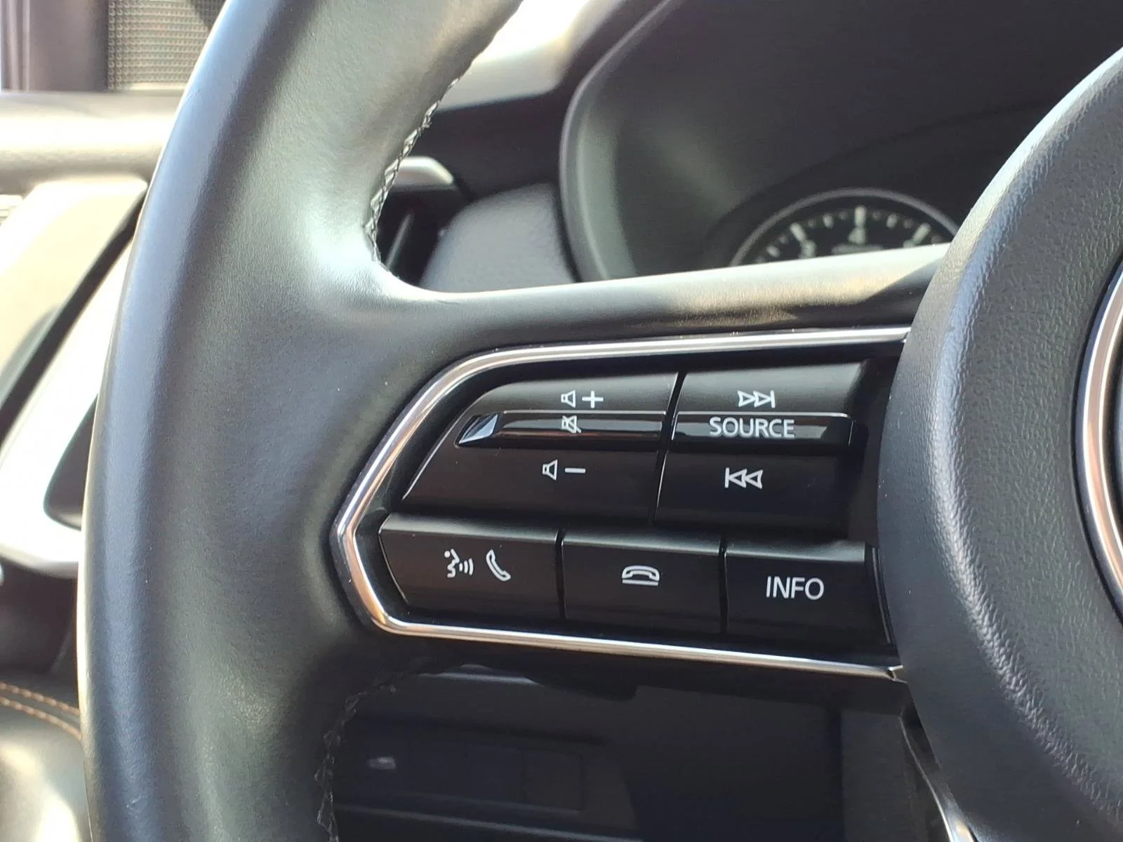 Used 2025 Jet Black Mica Mazda Preferred Package image 28