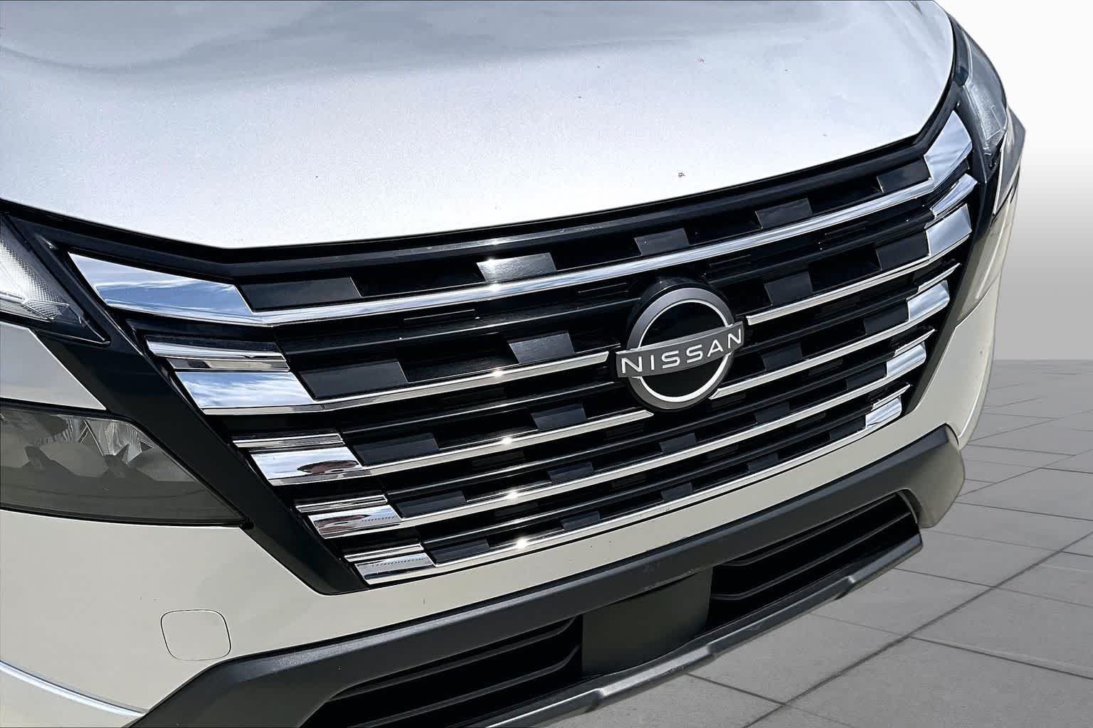 Used 2024 Brilliant Silver Metallic Nissan SV image 29