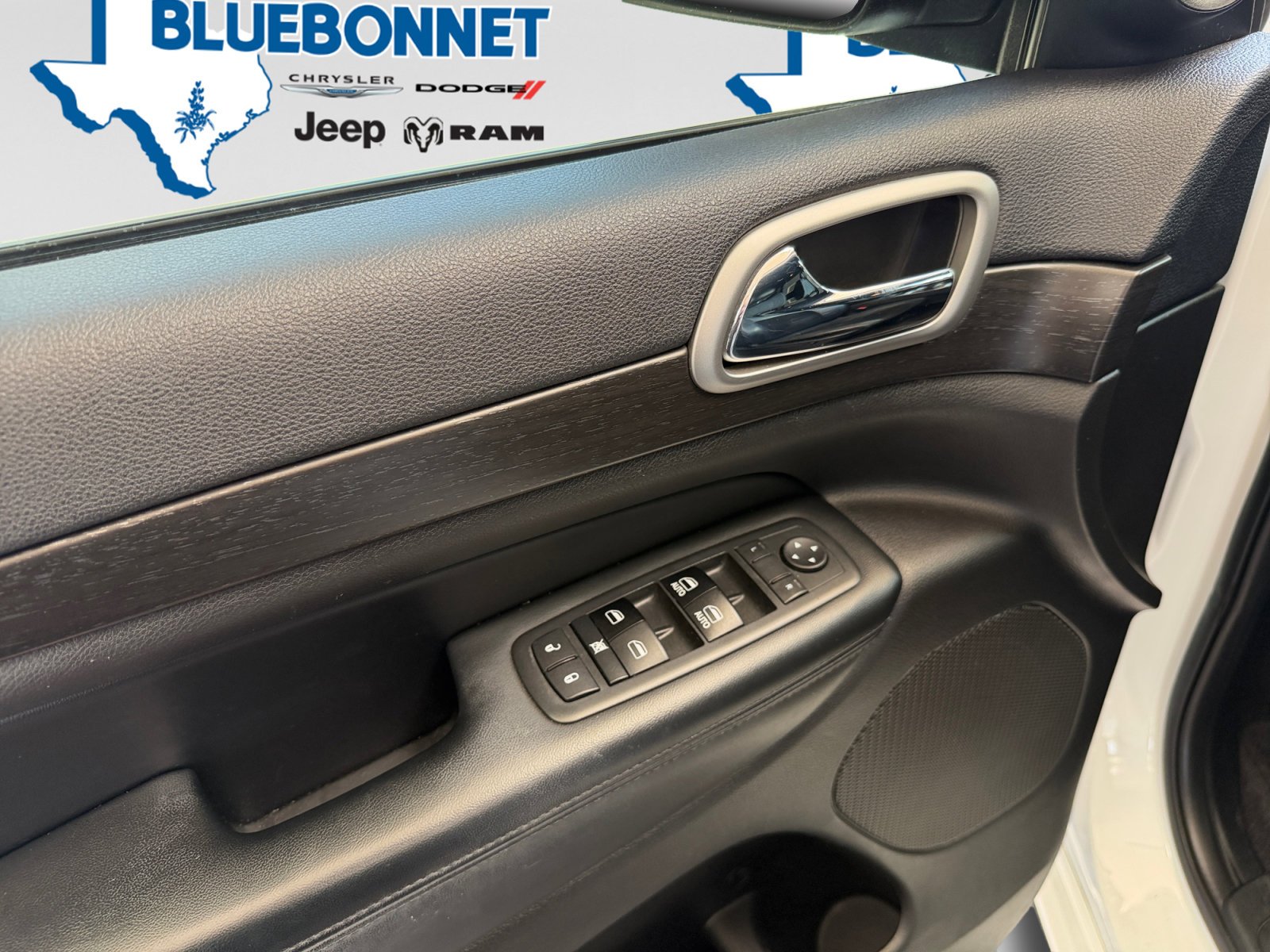Certified Used 2017 Bright White Clearcoat Jeep Altitude image 10