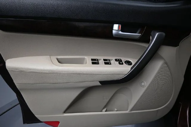 Used 2015 Red Kia LX image 13
