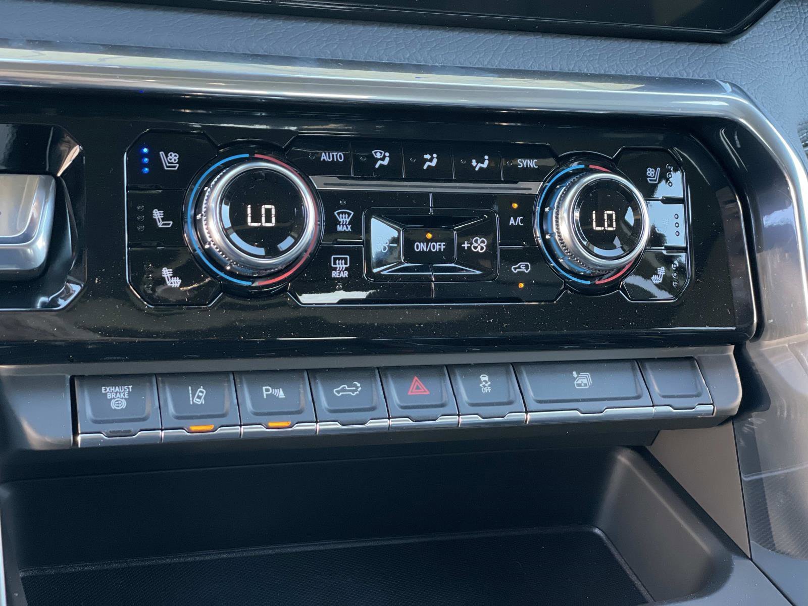 2026 GMC Sierra 3500HD Denali - Photo 17