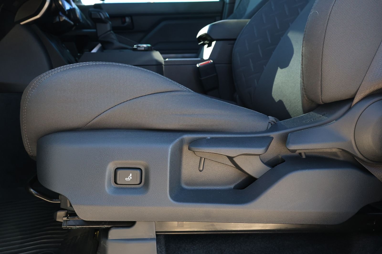 2025 Toyota Tacoma SR5 - Photo 29