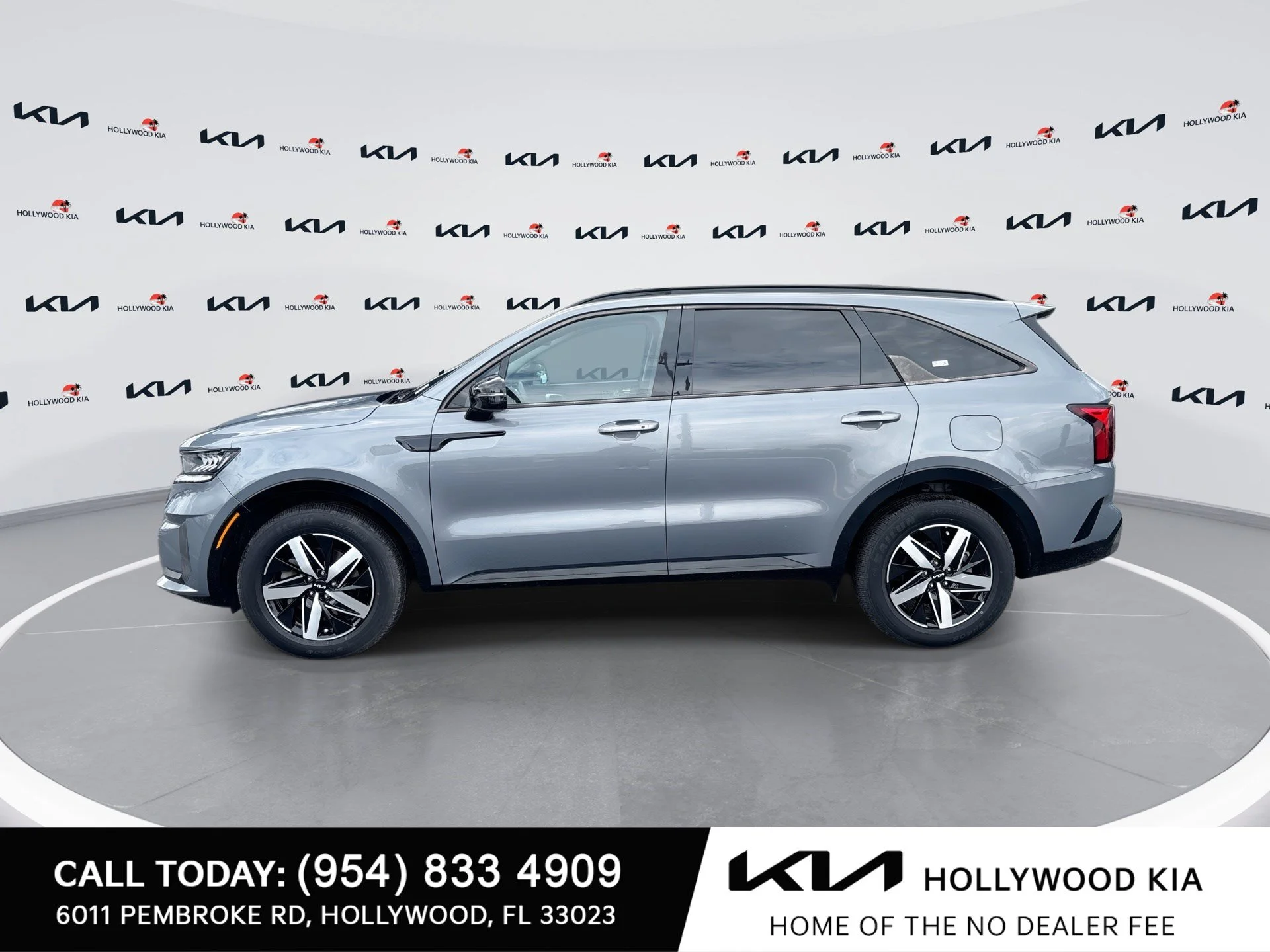 Used 2022 Everlasting Silver Kia S image 5