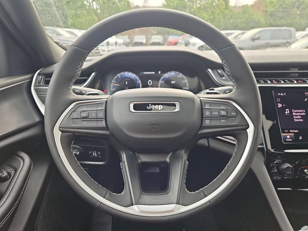 New 2026 Diamond Black Crystal Pearlcoat Jeep Laredo X image 20