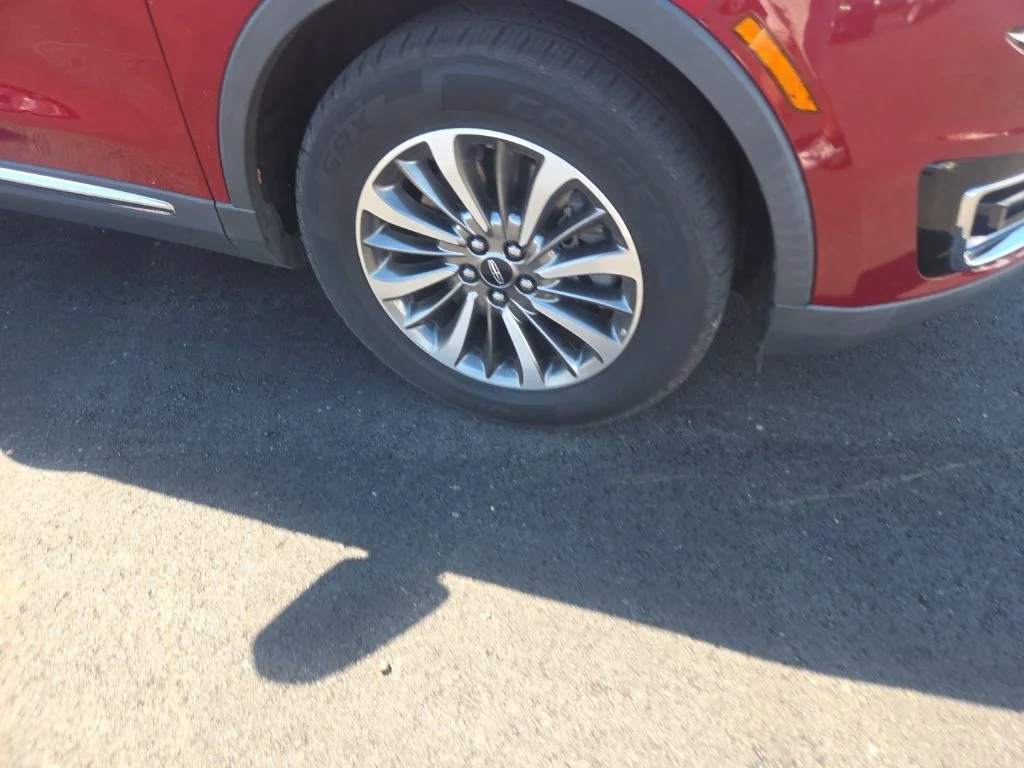 Used 2019 Red Lincoln Select image 22