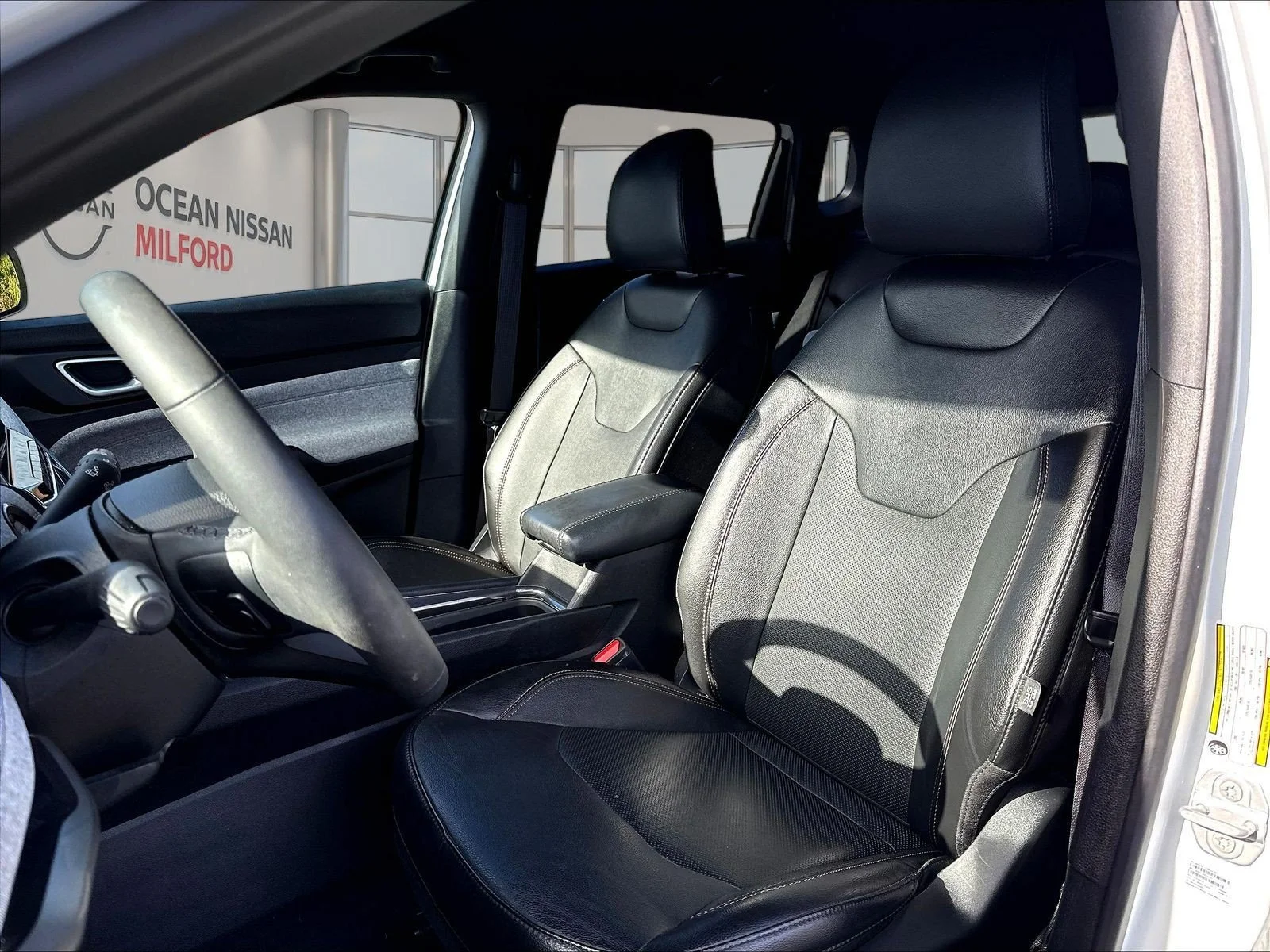 Used 2023 Bright White Clearcoat Jeep Latitude Lux image 23