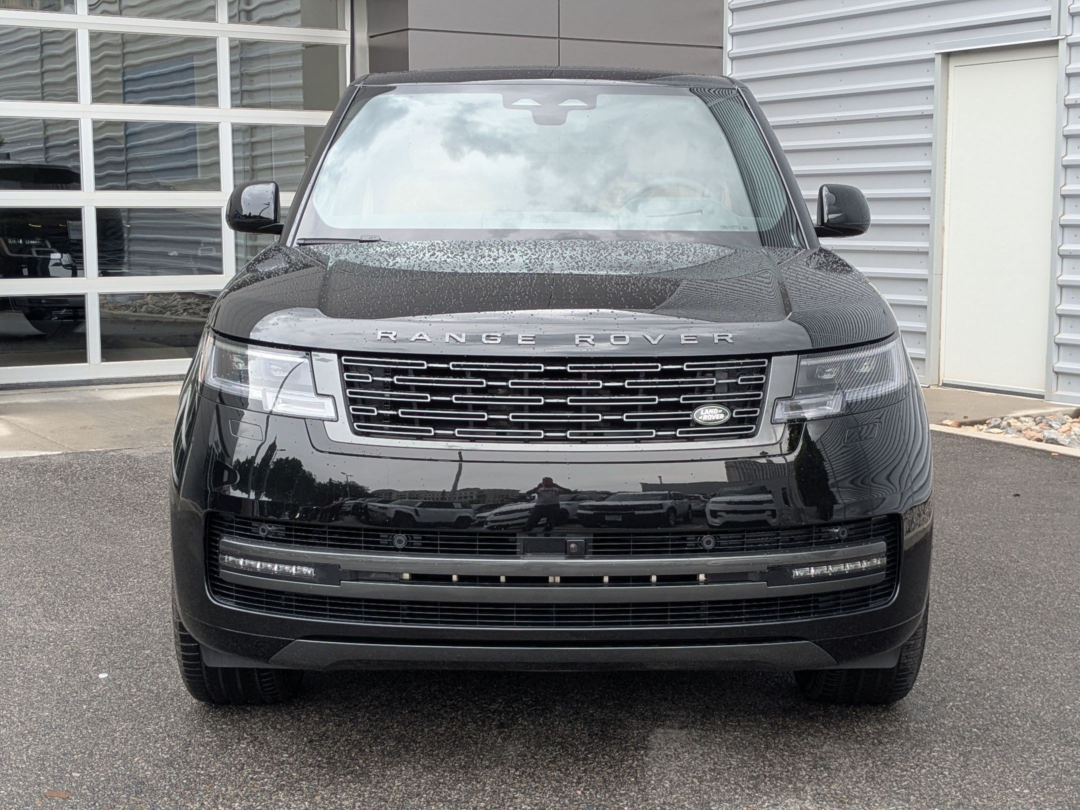 New 2026 Santorini Black Land Rover P530 SE image 2