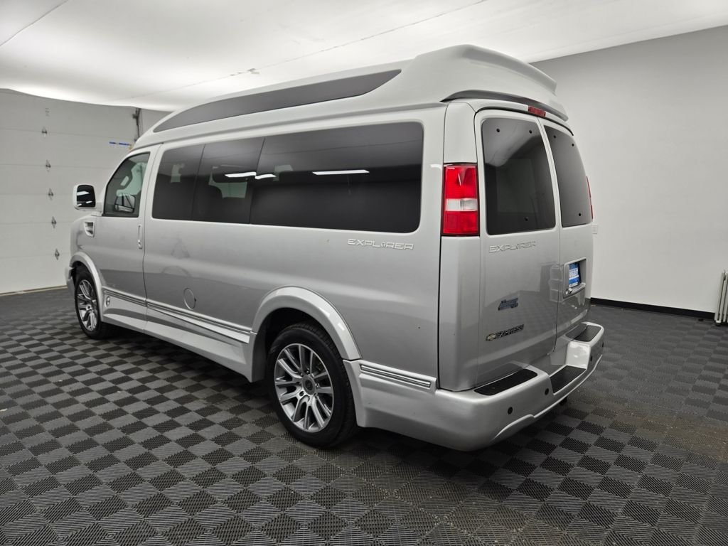 Used 2021 White Fade Chevrolet Explorer Limited SE image 10