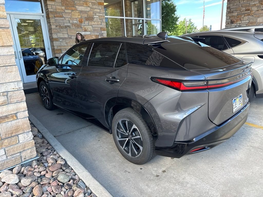 Used 2024 Gray Lexus 450e Premium image 4