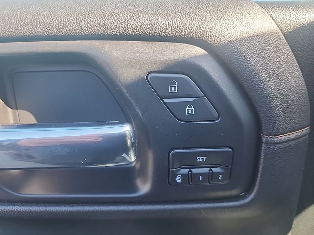 Used 2021 White GMC AT4 image 14