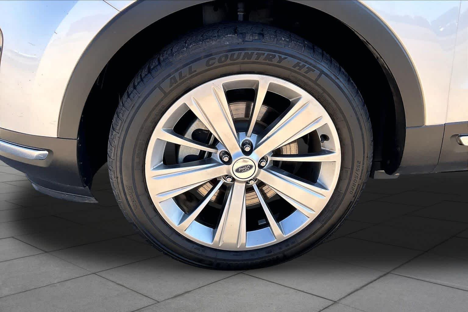 Used 2018 Ingot Silver Metallic Ford Limited image 10