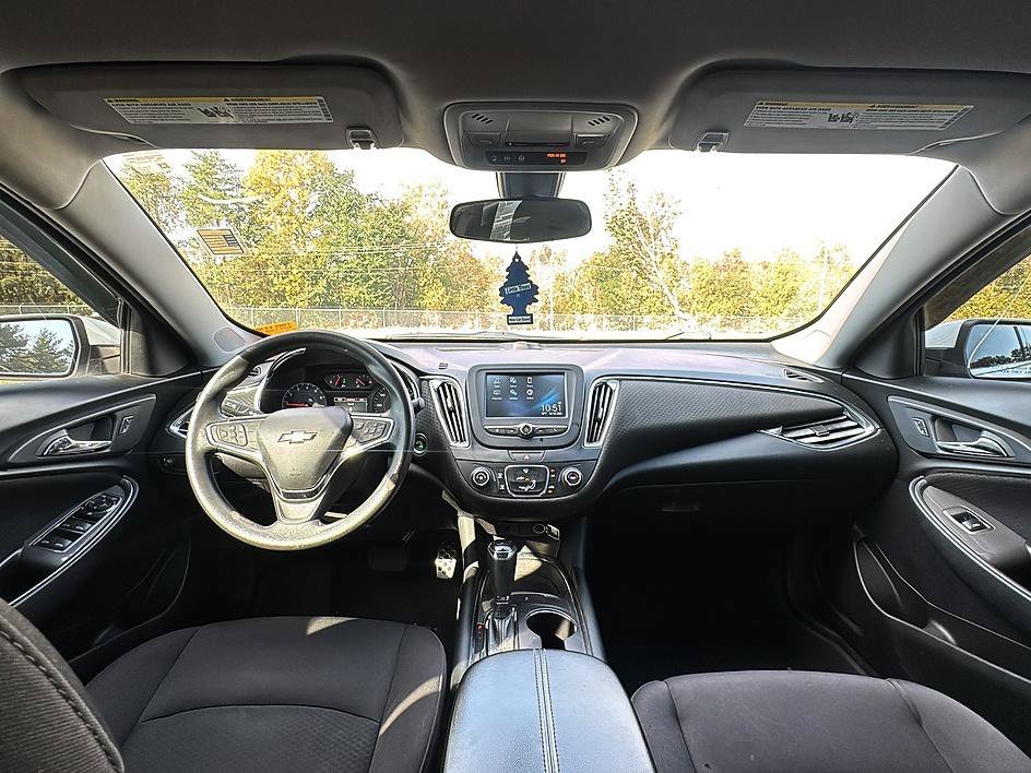 Used 2017 Summit White Chevrolet LT image 28