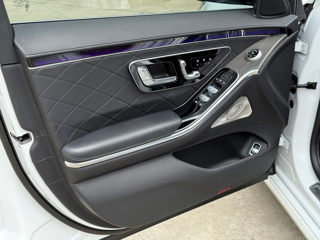 Used 2025 Black Mercedes-Benz S 580e image 18