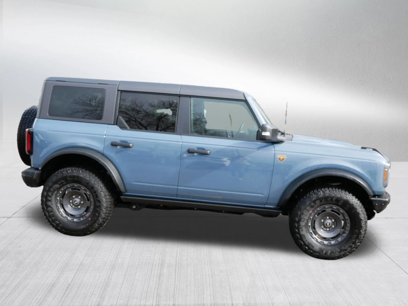 New 2025 Azure Gray Metallic Ford Badlands image 8