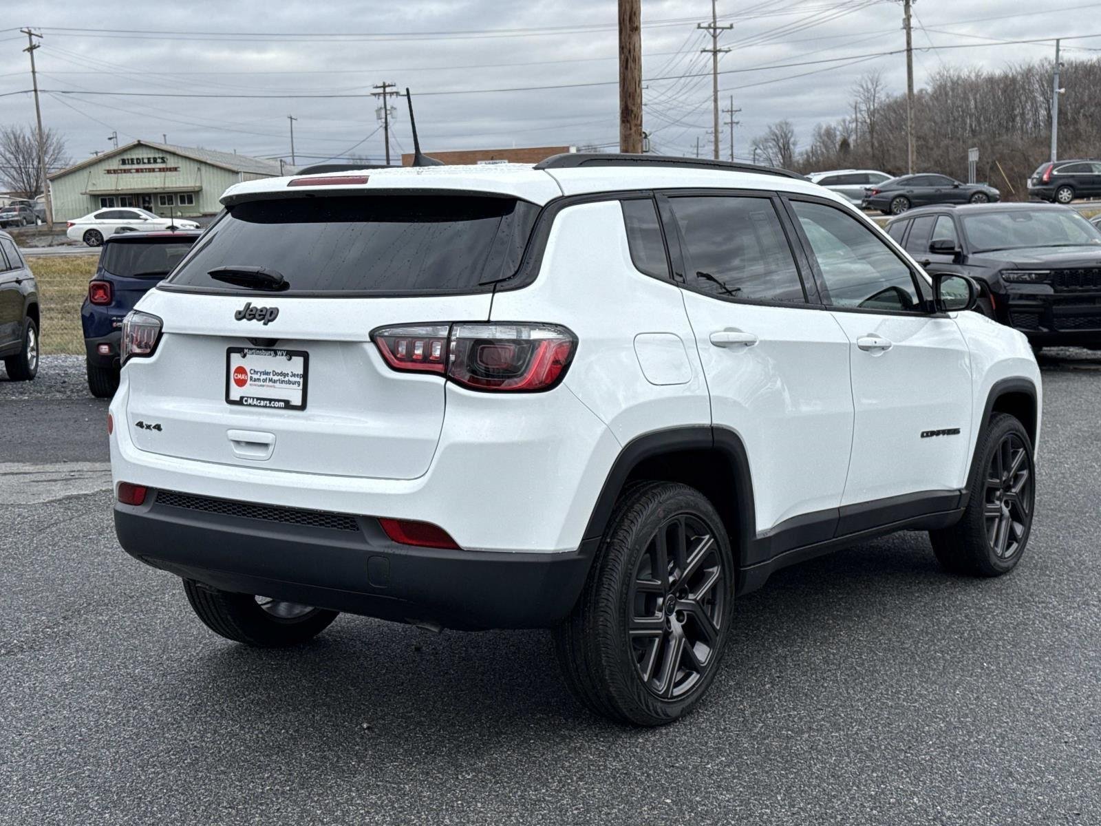 New 2026 Bright White Clearcoat Jeep Latitude Altitude image 24