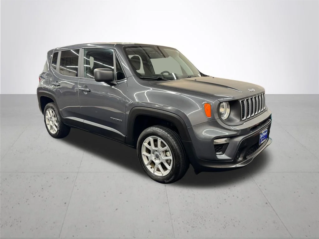 Used 2023 Gray Jeep Latitude image 10