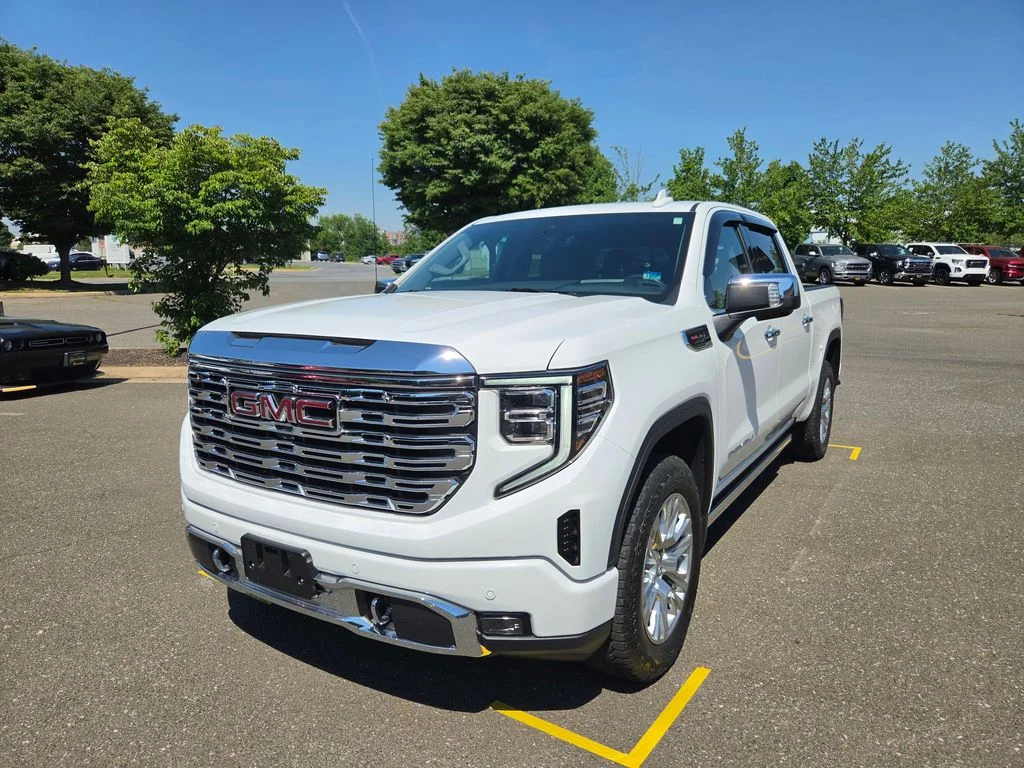 Used 2023 White GMC Denali image 3