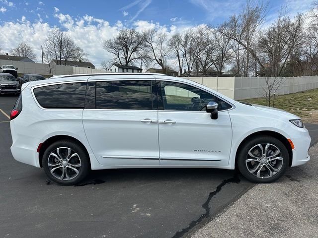 New 2026 Bright White Clear-Coat Exterior Paint Chrysler Pinnacle image 5