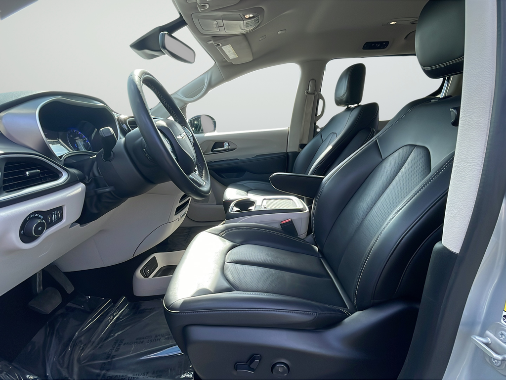 Used 2024 Silver Chrysler Touring L image 10