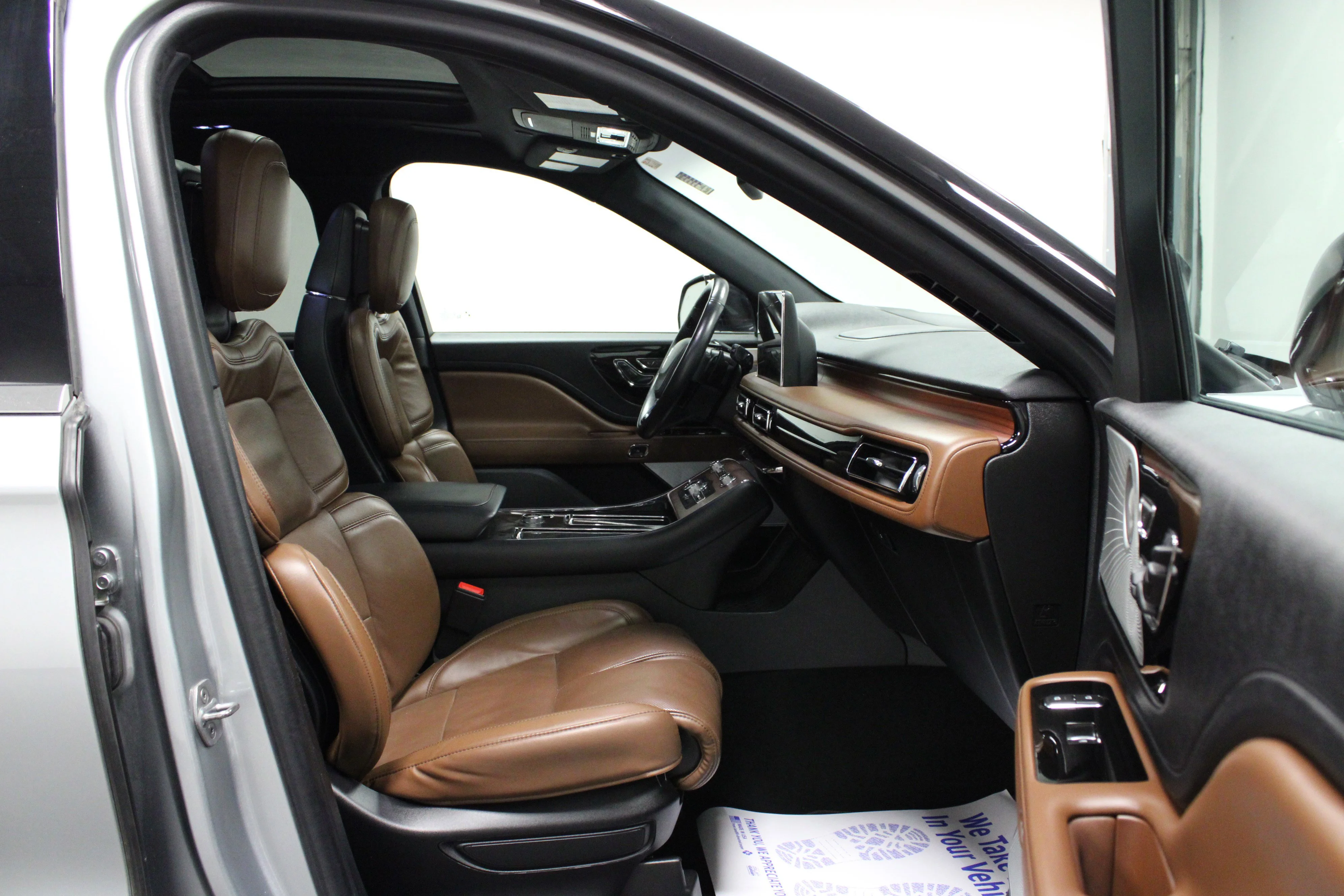 Used 2022 Radiance Metallic Lincoln Reserve image 17