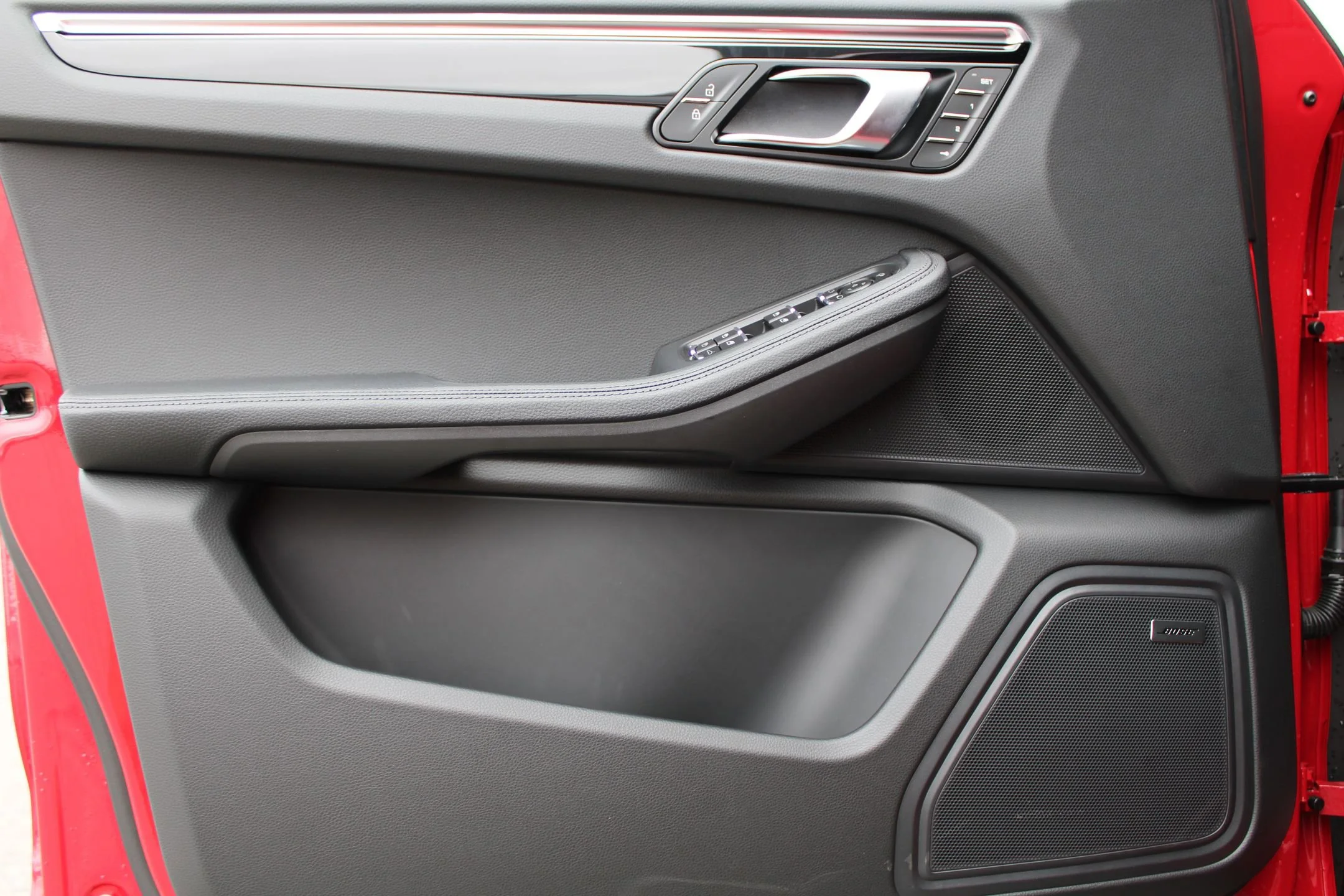 2026 Porsche Macan - Photo 13