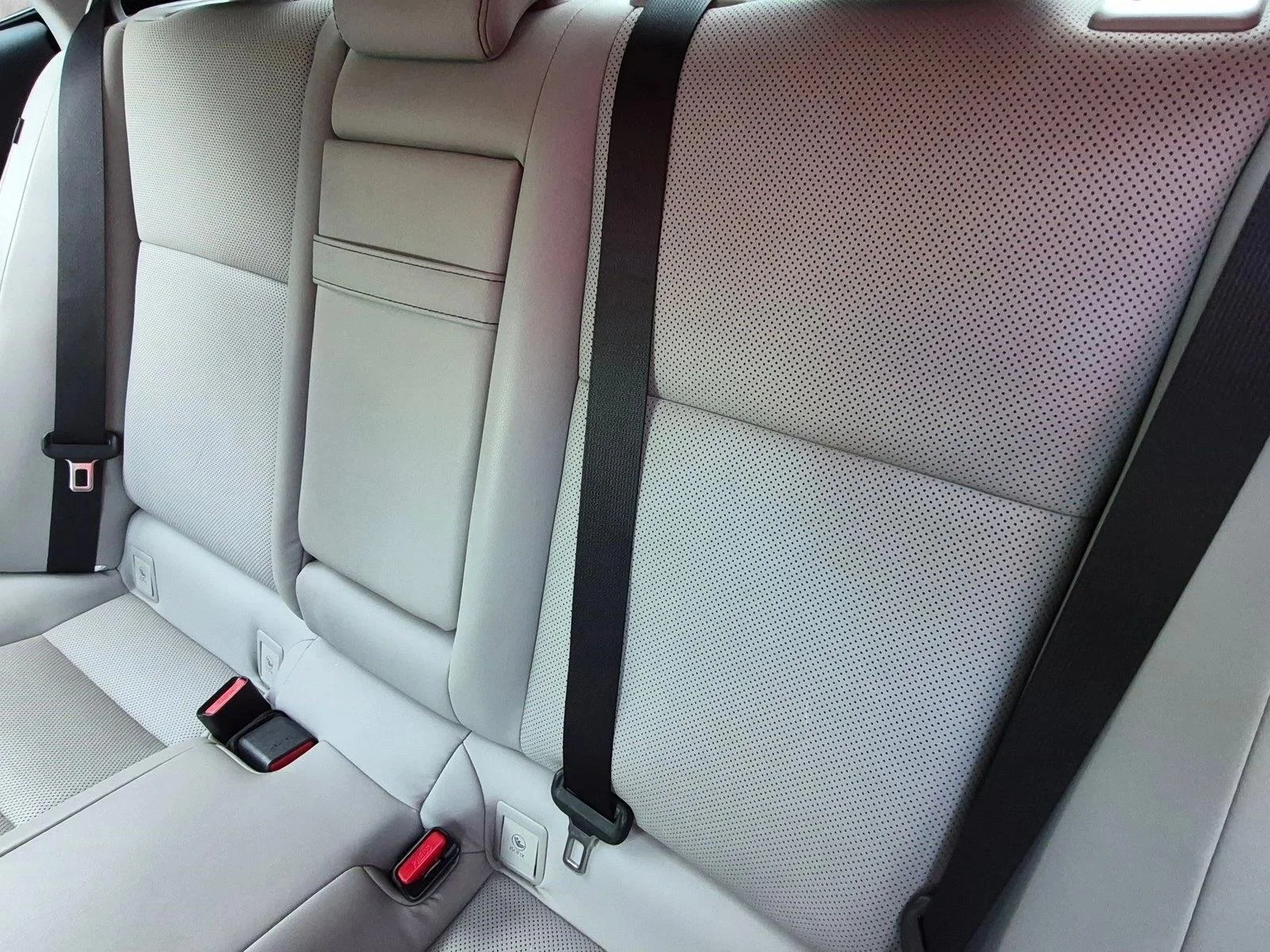Used 2015 Starfire Pearl Lexus  image 20