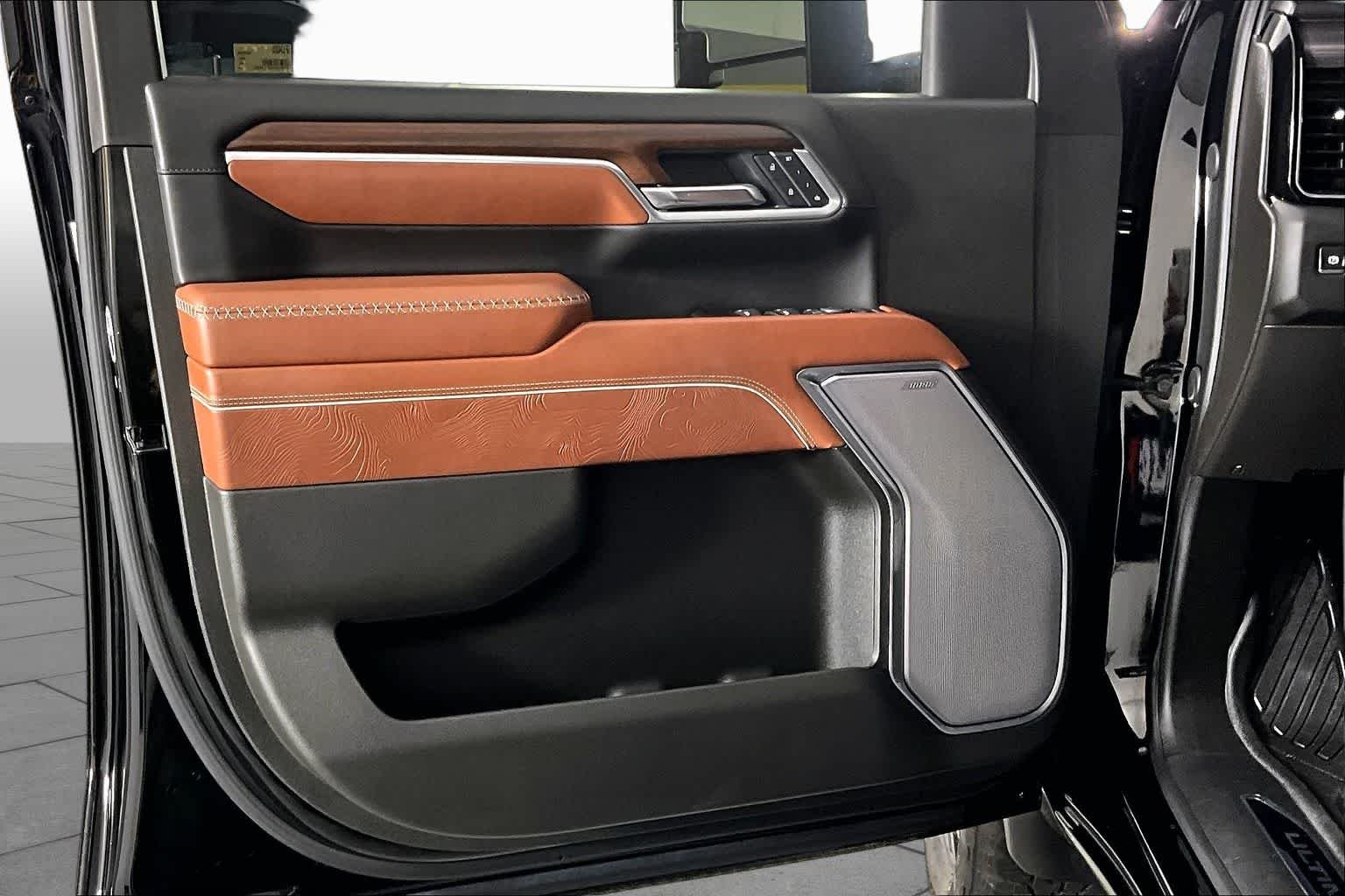 Used 2025 Onyx Black GMC Denali Ultimate image 21