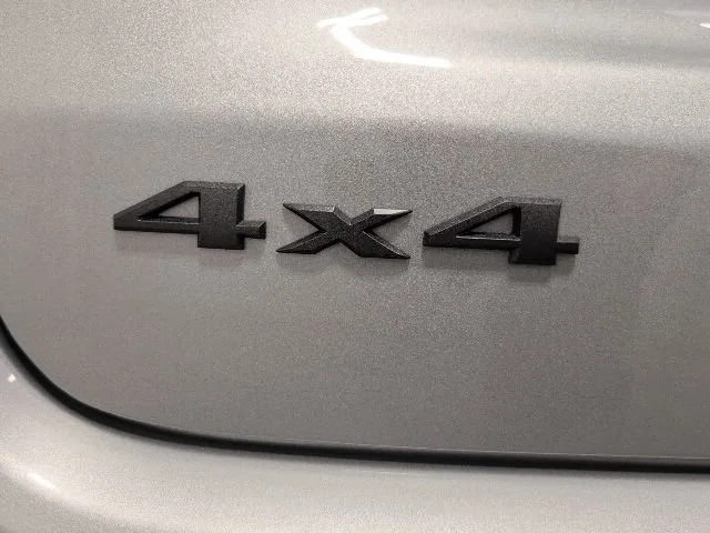 Used 2024 Silver Jeep Limited 4x4 image 27
