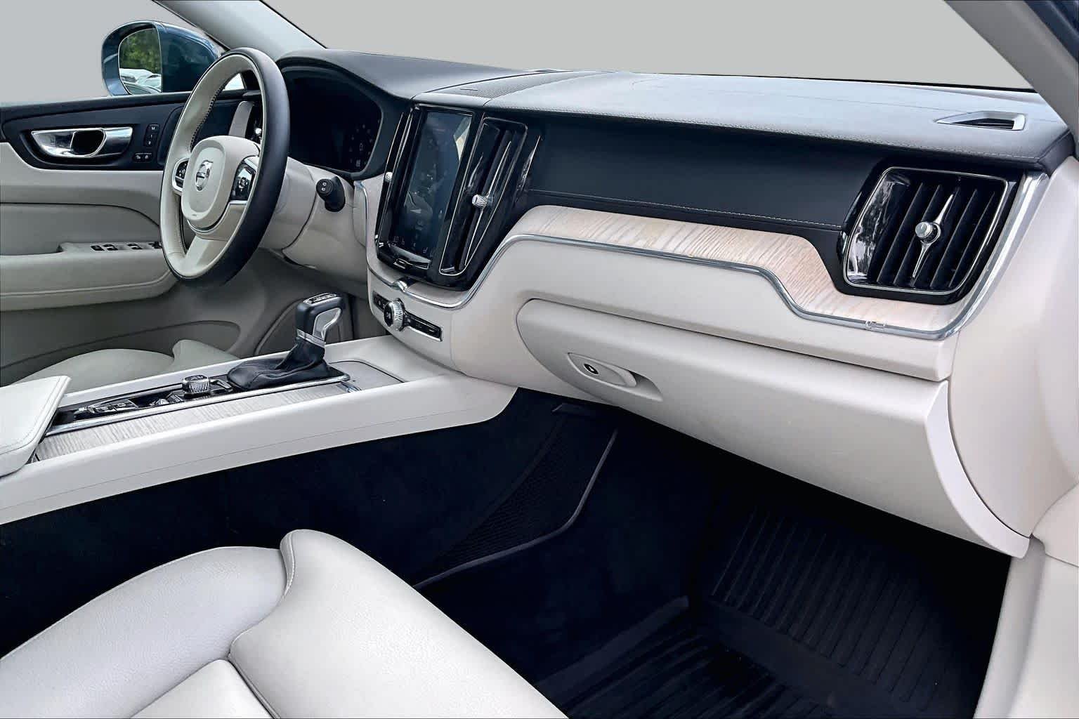 Used 2020  Volvo Inscription image 19