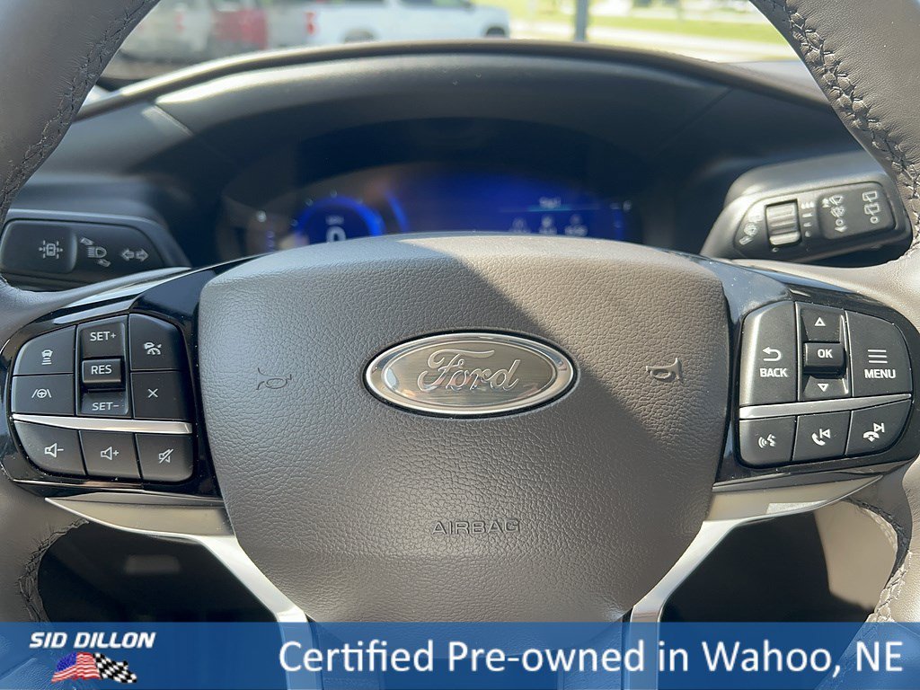 Certified Used 2022 Star White Metallic Tri-Coat Ford Platinum image 11