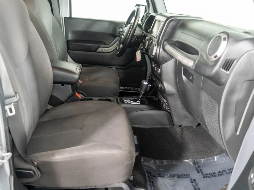 Used 2017 Silver Jeep Unlimited Sport image 8