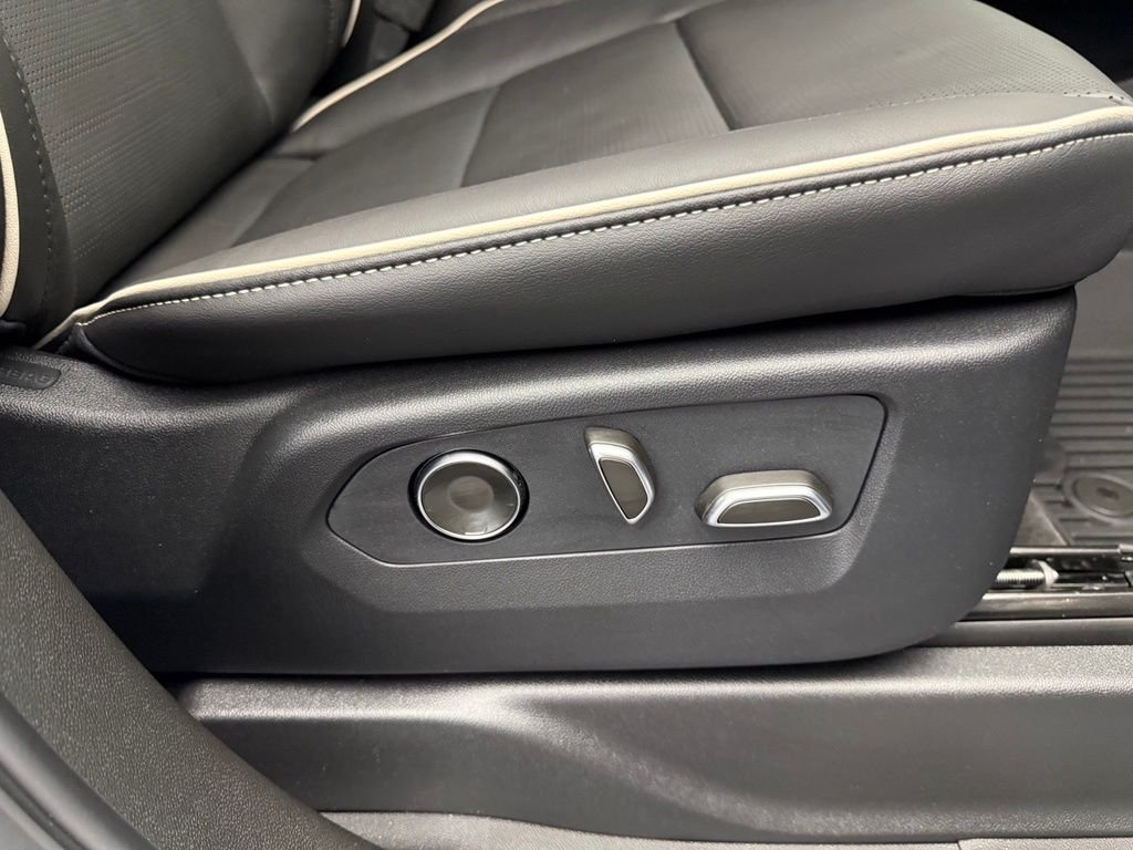 Used 2026 White Cadillac Sport image 82