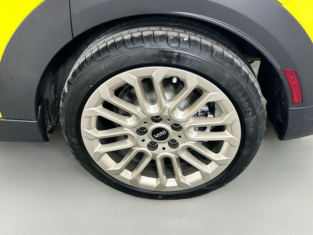 Used 2025 Yellow MINI Signature Plus image 22