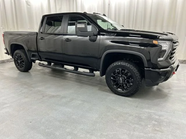2025 Chevrolet Silverado HD LT 4WD Crew Cab Standard Box's photo