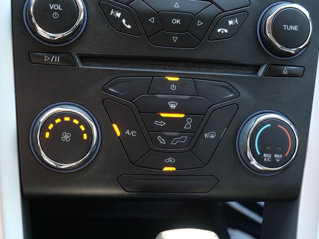 Used 2015 Red Ford SE image 24