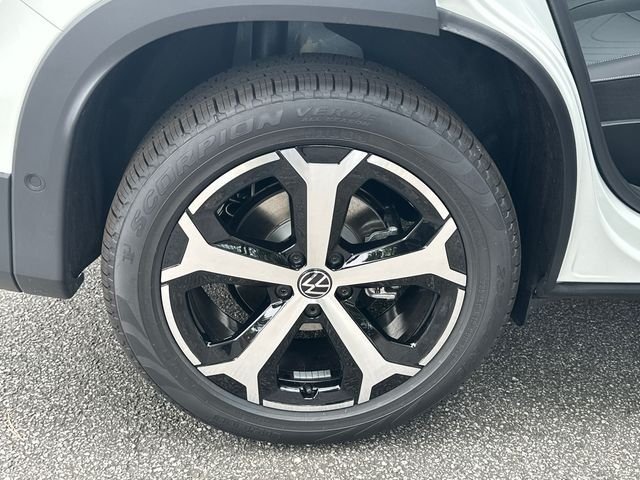 New 2026 Pure White Volkswagen 2.0T SE image 17