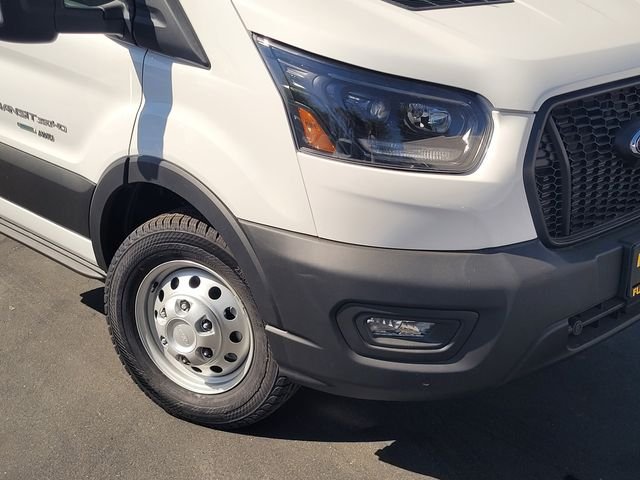 New 2025 Oxford White Ford Cutaway image 2