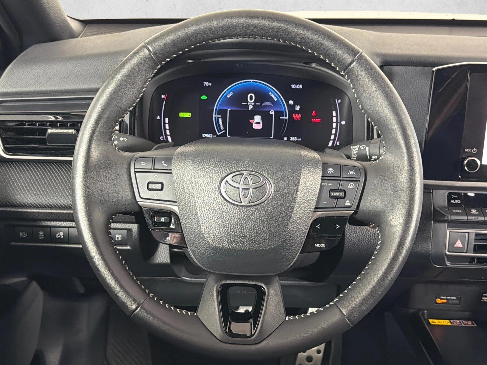 Used 2025  Toyota SE image 23