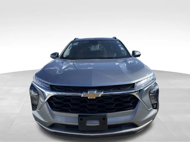 Used 2025 Gray Chevrolet LT image 4