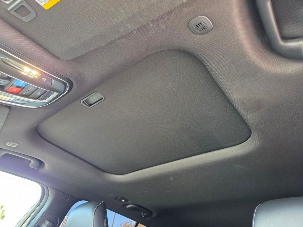 Used 2025 White/off-white Jeep  image 14