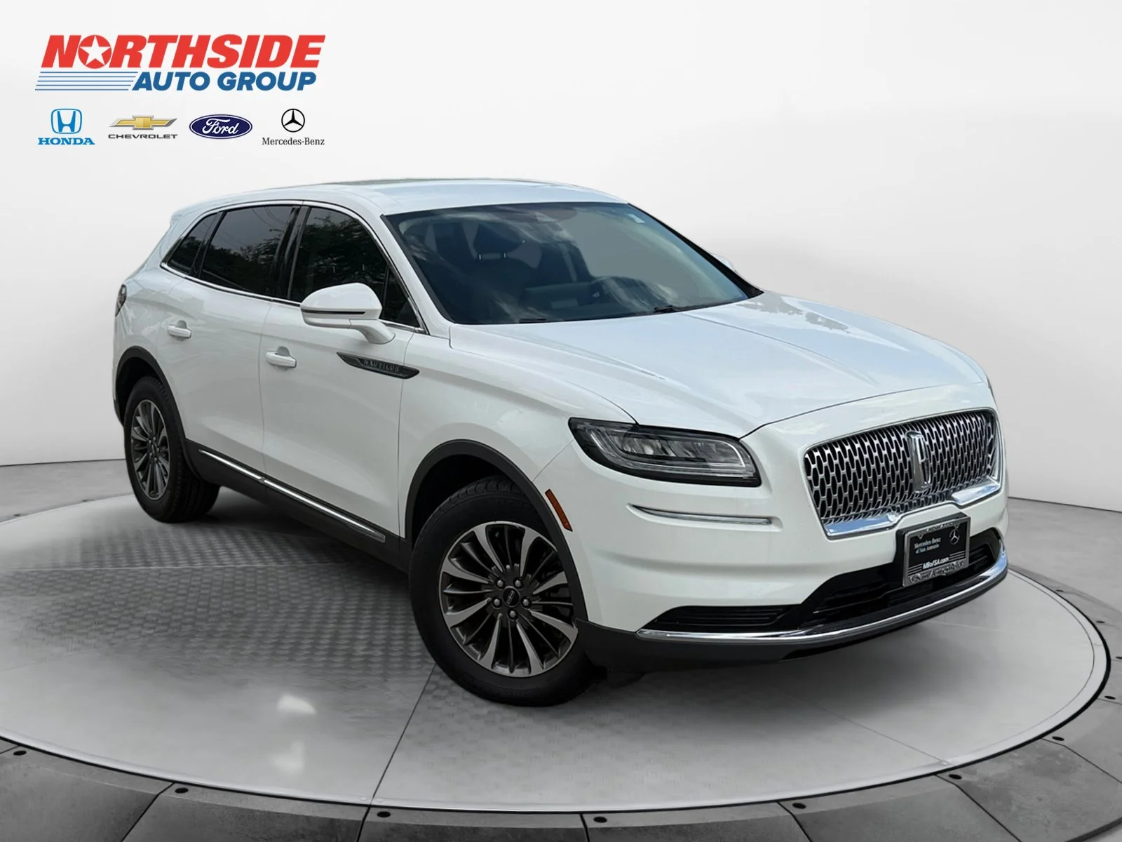 Used 2023 Pristine White Metallic Tri-Coat Lincoln Standard image 1
