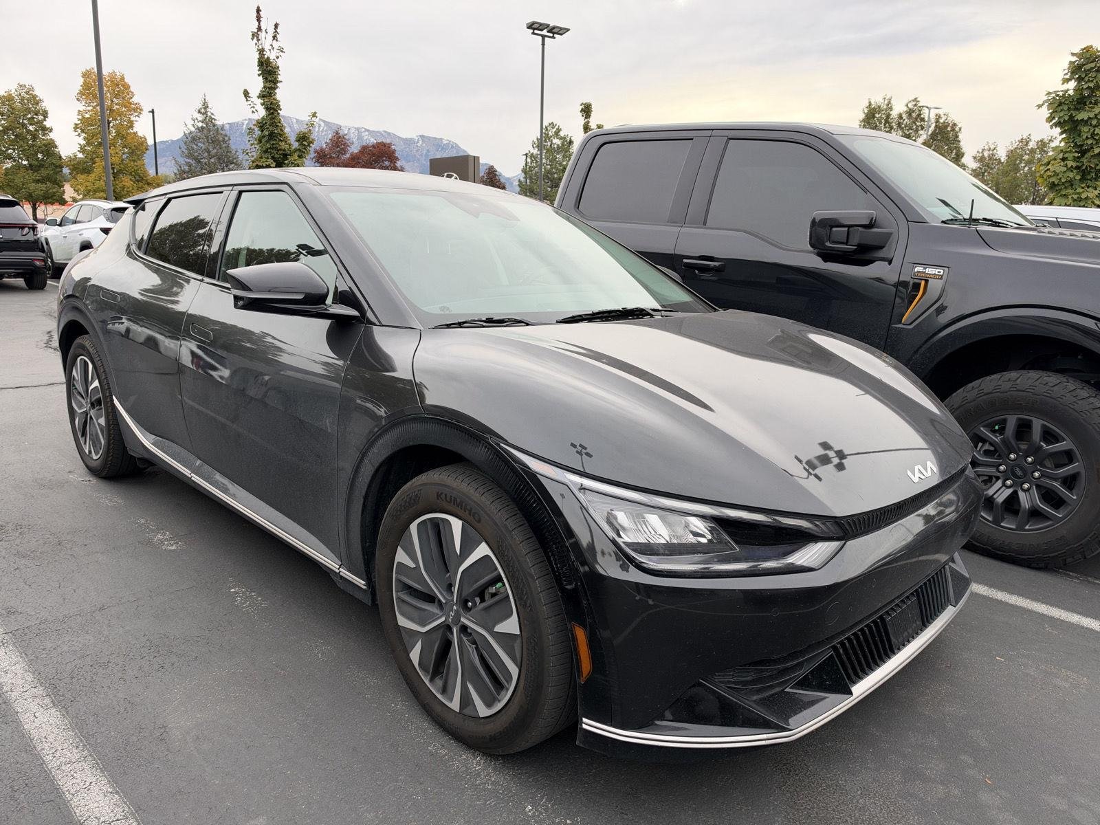 Used 2024 Interstellar Gray kia Wind image 3