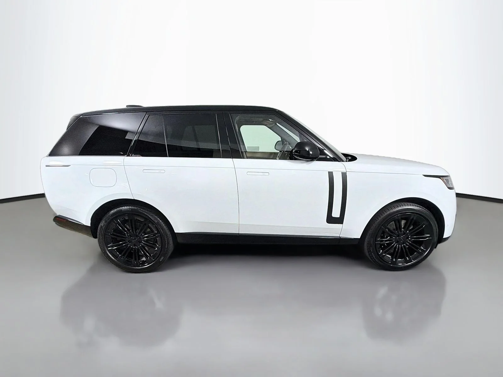 New 2026 Fuji White Land Rover SE image 6