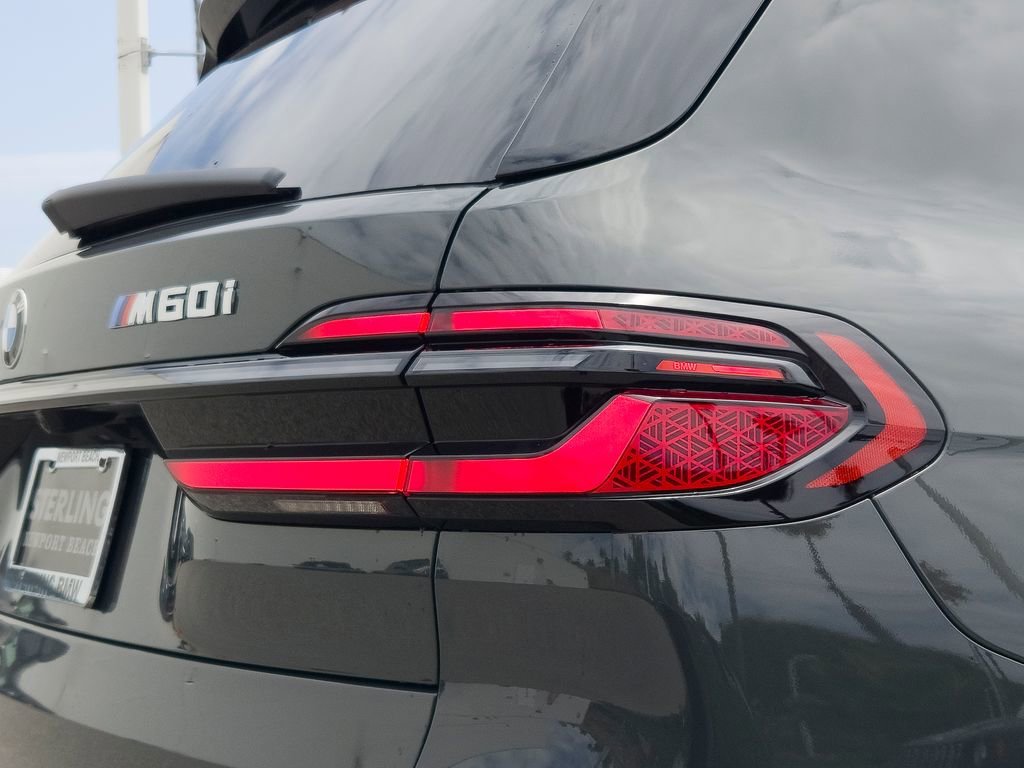 New 2027 Dravit Grey Metallic BMW M60i image 4