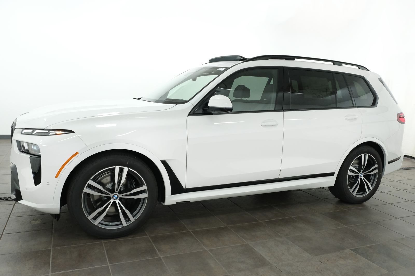 New 2027 Alpine White BMW xDrive40i image 2